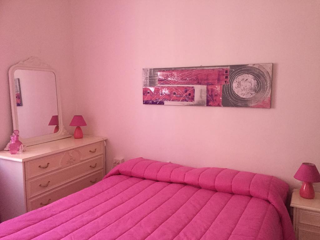 L'Aurora Viola Bed and Breakfast Carbonia Δωμάτιο φωτογραφία