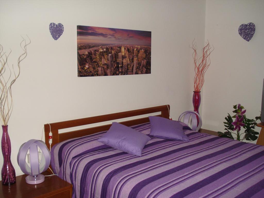 L'Aurora Viola Bed and Breakfast Carbonia Δωμάτιο φωτογραφία