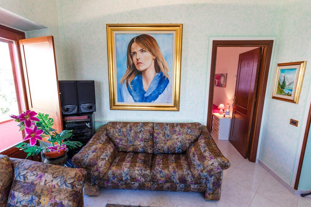 L'Aurora Viola Bed and Breakfast Carbonia Εξωτερικό φωτογραφία