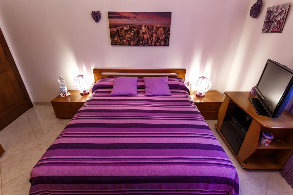 L'Aurora Viola Bed and Breakfast Carbonia Εξωτερικό φωτογραφία