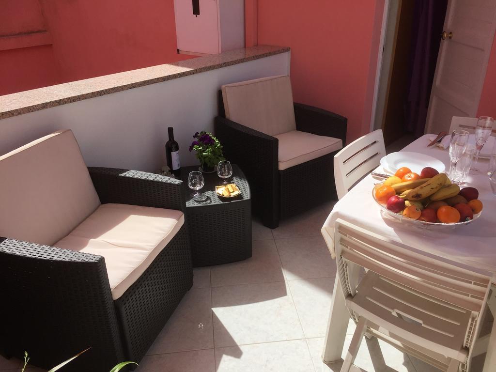 L'Aurora Viola Bed and Breakfast Carbonia Εξωτερικό φωτογραφία